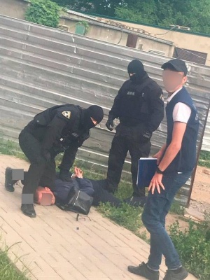 «Кришував» злодіїв і отримував «подяку»: за що у Чернівцях затримали керівника поліції
