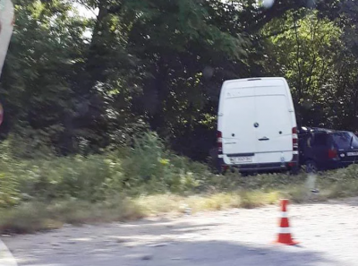 На Буковині "Спринтер" зіткнувся з "Фольксвагеном": водій в реанімації