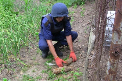 На Буковині біля будинку знайшли три артснаряди часів Першої світової війни - фото