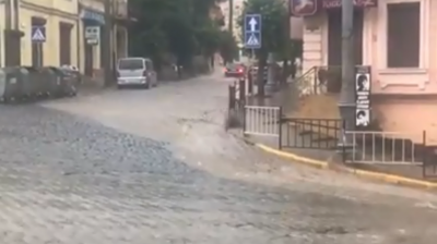 Ранкова злива знову залила водою Чернівці - фото