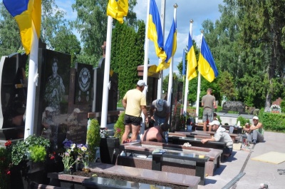 У неділю на Алеї слави в Чернівцях відбудеться панахида за загиблими на фронті бійцями