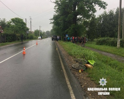 Смертельна ДТП на Прикарпатті: Лексус збив чоловіка і 3-річну дитину - фото