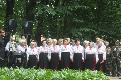 У Чернівцях на мітингу вшанували жертв війни - фото