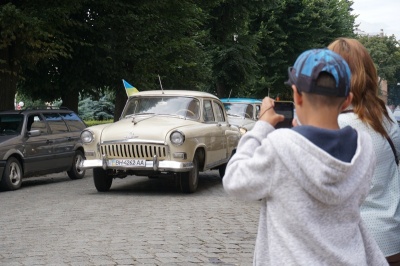 У Чернівцях відбувся парад ретро автомобілів - фото