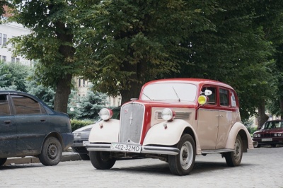 У Чернівцях відбувся парад ретро автомобілів - фото