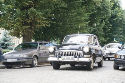 У Чернівцях відбувся парад ретро автомобілів - фото