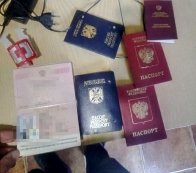 На Буковині викрили банду, яка підробляла паспорти і переправляла нелегалів до ЄС