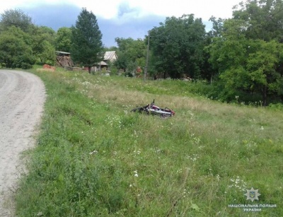 На Буковині п’яний мотоцикліст з’їхав у кювет: двох осіб госпіталізували