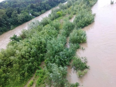 «До вечора рівень води підніметься на 2 метри»: фахівці розповіли про ситуацію на водоймах Буковини