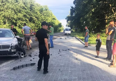 На Буковині водій мотоцикла, який врізався у легковик, помер у лікарні