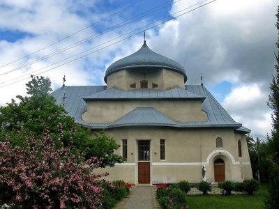 П’яна церква та храм з тесаного каміння: 13 місць, які варто відвідати на Буковині