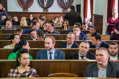 Чернівецька міськрада оголосила перерву в роботі сесії до середи