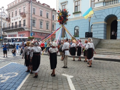Петрівський ярмарок розпочався з танців - фото