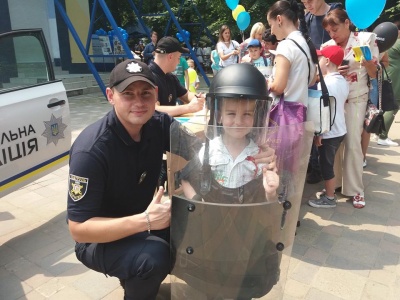 Найбільша черга до патрульних і рятувальників: дітям сподобалося “Містечко професій” - фото