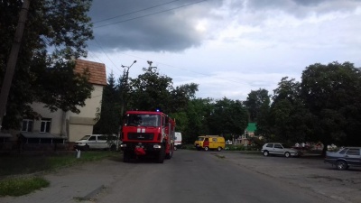 На Буковині «замінували» районну прокуратуру: піротехніки виявили «порожню» вибухівку