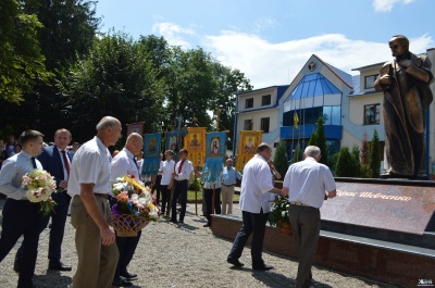У Кіцмані урочисто відкрили пам’ятник Тарасові Шевченку
