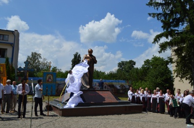 У Кіцмані урочисто відкрили пам’ятник Тарасові Шевченку