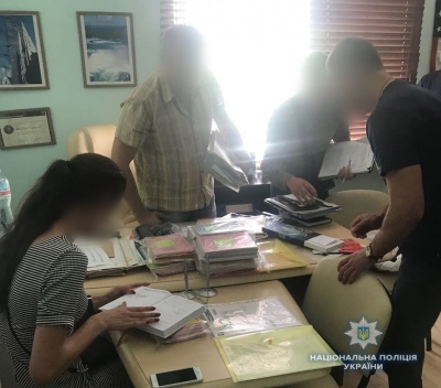 У Чернівецькій області викрили центр, який підробляв документи для виїзду за кордон