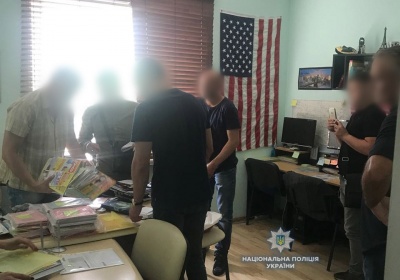 У Чернівецькій області викрили центр, який підробляв документи для виїзду за кордон
