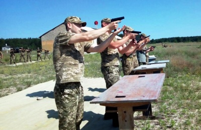 У Міноборони показали, як офіцери запасу з Харкова та Чернівців навчаються в польових умовах - фото