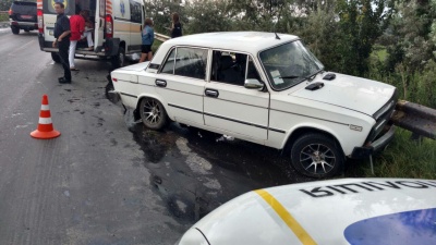 Масова ДТП поблизу Чернівців: постраждали легковики та фури - фото