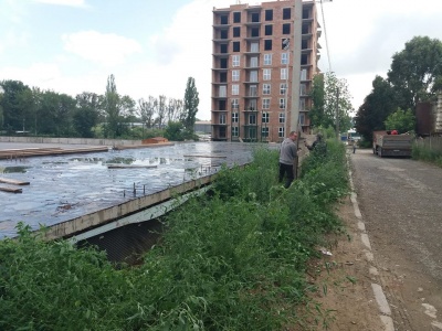 У Чернівцях відновили будівництво стадіону за гроші УЄФА - фото