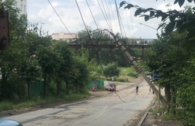 У поліції розповіли, хто врізався в електростовп, заблокувавши рух на Сторожинецькій