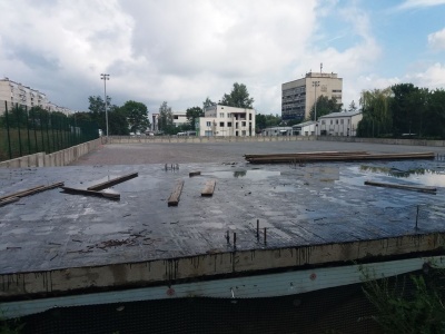 У Чернівцях відновили будівництво стадіону за гроші УЄФА - фото