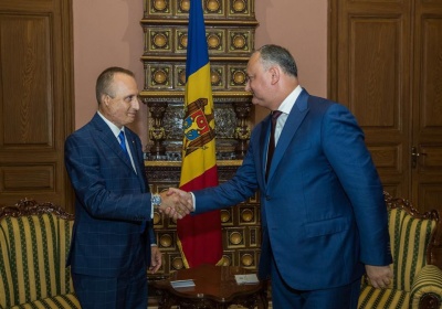 Президент Молдови провів зустріч з аферистом, що вдає з себе князя