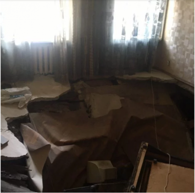 В Одесі у квартирі підлога обвалилася в підвал: шокуюче фото