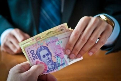 Поїздка на капоті та зникнення популярного маршруту. Головні новини Буковини 19 липня