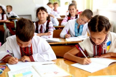 На нові парти і підручники у школах з бюджету Буковині виділили майже 36 мільйонів