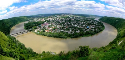 Унікальні іконостаси і цілющі джерела. 5 незвичних церков з цікавою історією поблизу Буковини