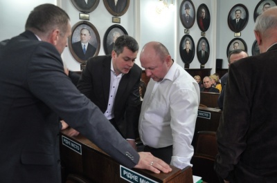 Тіятр чи «текстилка»: де і як скидати мера. Блог Мостіпаки