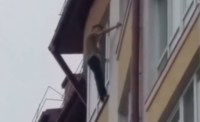 У Чернівцях врятували хлопця, який хотів стрибнути з 11 поверху - відео