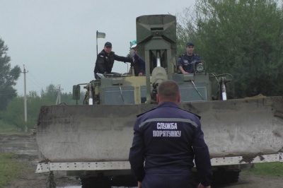 Наслідки негоди: на Буковині вода зруйнувала автомобільний міст