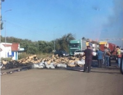 На Буковині поблизу КПП «Порубне» загорілась вантажівка