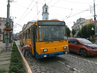 «Тамо лежать, нема чим приклеїти». Блог Мостіпаки