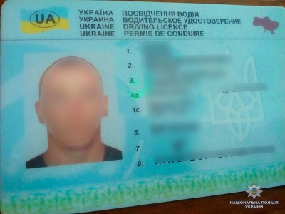 У Чернівецькій області у водія маршрутки виявили фальшиві права