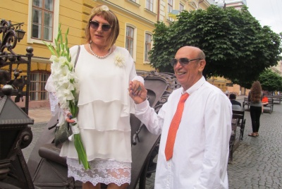 «Приїхали додому, щоб вдруге одружитись»: легенда футболу приїхав до Чернівців на своє золоте весілля