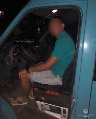 Без посвідчення і п’яний: на Буковині поліція затримала водія маршрутки