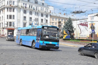 У центрі Чернівців відновив рух електротранспорт