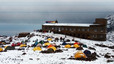 На грузинському курорті посеред літа випав сніг: неймовірні кадри