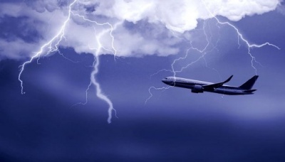 У літак з російськими туристами влучила блискавка
