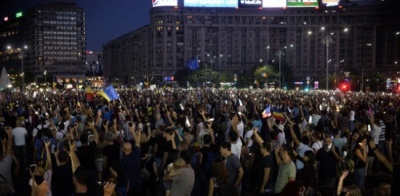 Антикорупційні протести в Румунії тривали на всю ніч, з’являються намети