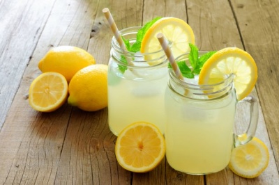 Рятуємось від спеки смачно: 5 освіжаючих напоїв в домашніх умовах