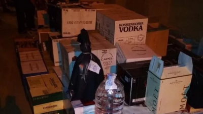 У Києві викрили дівчину, яка продавала контрафактний «елітний» алкоголь через соціальні мережі
