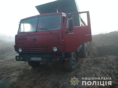 На Буковині поліція на гарячому впіймала крадіїв корисних копалин