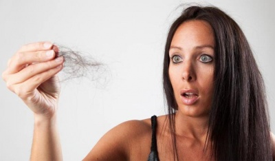 Сім причин, чому раптово почало випадати волосся