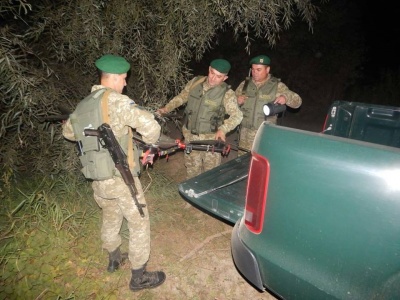 На Буковині біля кордону знайшли квадрокоптер, яким могли переправляти цигарки до Румунії - фото